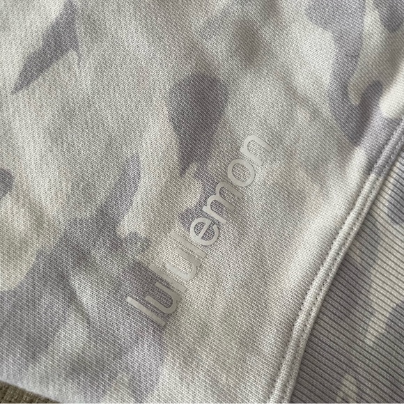 ** Lululemon ** perfectly oversized camouflage pullover crew, EUC, size 8 - Picture 3 of 5